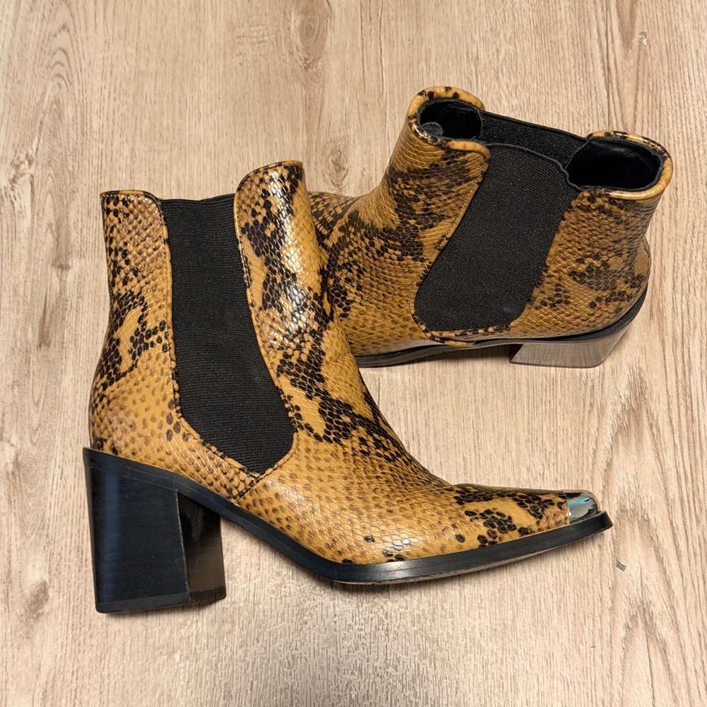 Stylish Snake Print Ankle Boots